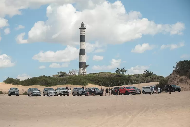 Postal de lujo de la travesía al Faro Querandí a bordo de la Everest.