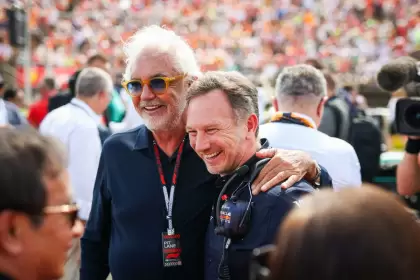 La relación entre Flavio Briatore y Christian Horner aumentó debido a un posible movimiento empresarial en la Fórmula 1