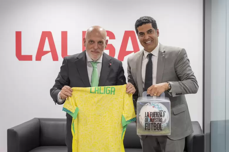 El presidente de LaLiga, Javier Tebas, mantuvo una reunión de trabajo con Gustavo Dias Henrique
