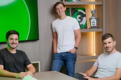 Kevin Litvin, CBO y cofundador; Tomás Mindlin, CEO y cofundador y Nicolás Andriano, CTO y cofundador de tapi.