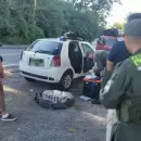 Lo cubrió con grasa para engañar a los perros, pero Gendarmería descubrió lo peor en el baúl