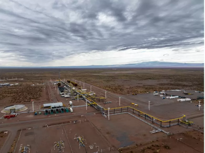 La construcción del EPS involucró directamente a más de 1.500 personas, y contó con la participación de más de 140 contratistas y subcontratistas.
