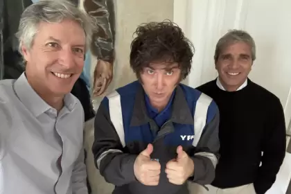 Milei, esta tarde con Caputo y Bausilli en la Casa Rosada.
