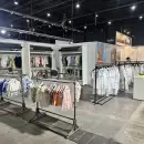 Jeans a $12.900 y zapatillas premium: guía para no perderse nada del Outlet XL en La Rural