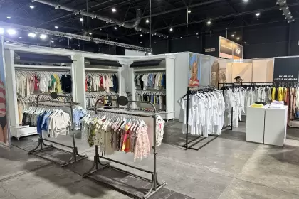 ¡Ya abrió! El Outlet XL de La Rural que explota con jeans a $12.900 y entrada GRATIS