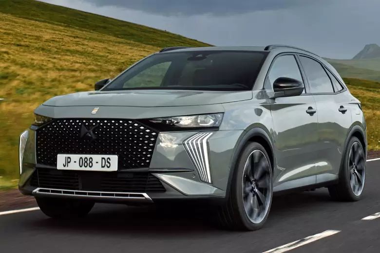El DS7 llega importado desde Francia en dos versiones.