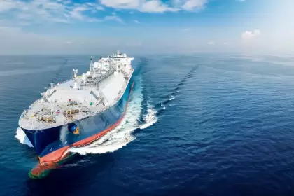 YPF apuesta a que el país deje de ser solo una promesa del shale y se convierta en un actor estable en el mapa global del GNL.
