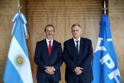 A partir de esta alianza, Santander será el banco encargado de administrar las cuentas virtuales de YPF Digital.