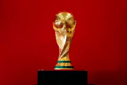 Nadie puede tocar la Copa del Mundo salvo quienes la hayan ganado