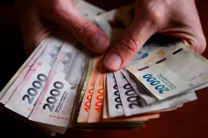 Bolsillos flacos: la cantidad de dinero que queda después de pagar los costos fijos cae por cuarto mes consecutivo