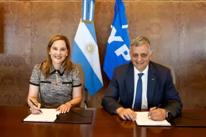 La cooperación entre Chevron, YPF y el Instituto Vaca Muerta demuestra que la industria está comprometida con un futuro energético sustentable.