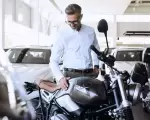 Crecen las ventas de motos mientras caen las de los autos.