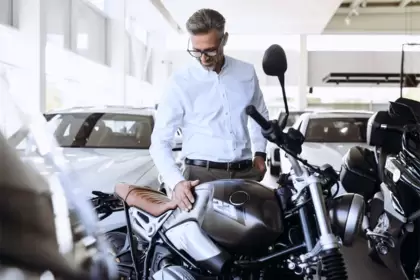 Crecen las ventas de motos mientras caen las de los autos.