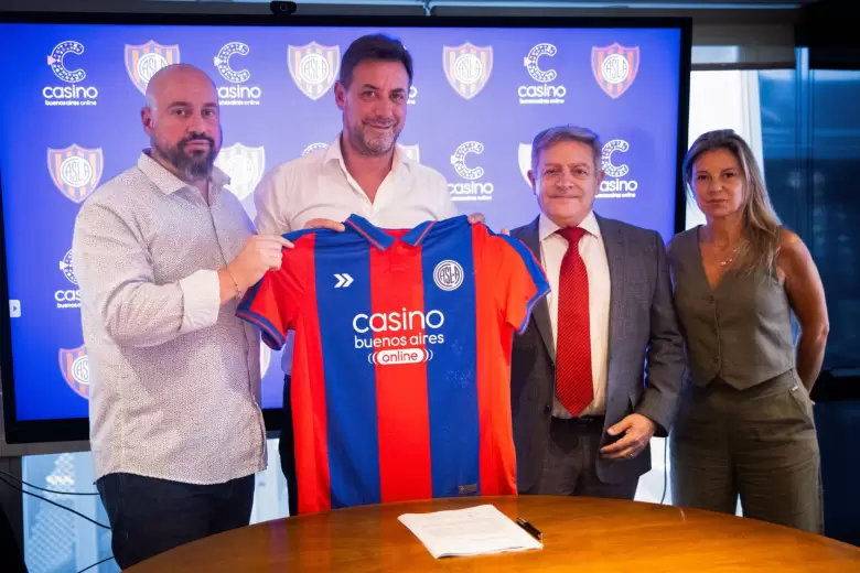 San Lorenzo cambió el main sponsor de la camiseta