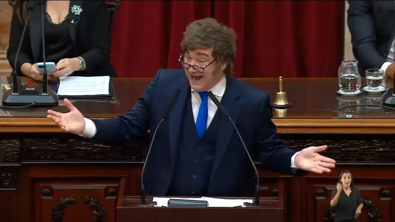 Gritos, insultos y "domadas". El ritual institucional más importante del país mutó en un espectáculo de streaming.