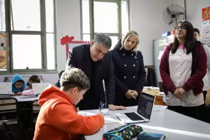 CABA: Jorge Macri anunció la prohibición de celulares en clase