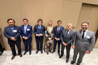 Los gobernadores de Salta, San Juan, Jujuy, Mendoza y Corrientes, junto a Javier y Karina Milei, en la Argentina Week