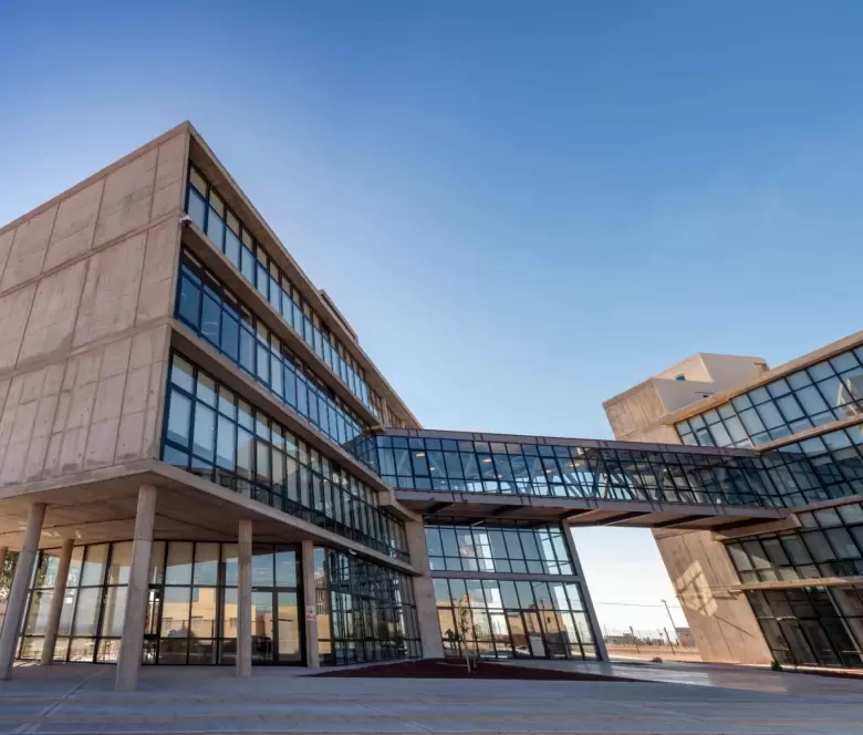 El edificio del instituto cuenta con 2.625 metros cuadrados e incluye cuatro salas de simuladores para 100 personas.