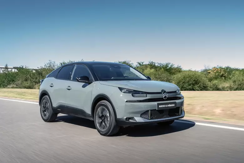 La potencia combinada del Citroën C4 Híbrido llega a 145 cv.