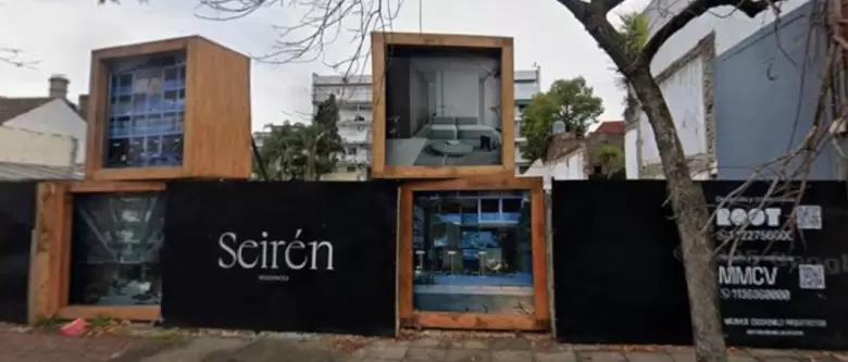 El frente de la obra antes de la tragedia. El cubo de la derecha cayó sobre la vereda y causó la muerte de Lourdes.