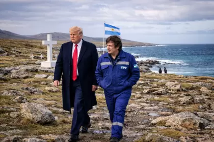 Las Malvinas fueron, son y serán argentinas.