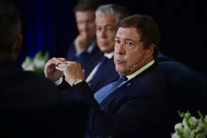 El mandatario provincial remarcó que uno de los principales desafíos será cubrir la demanda laboral que generarán las obras.