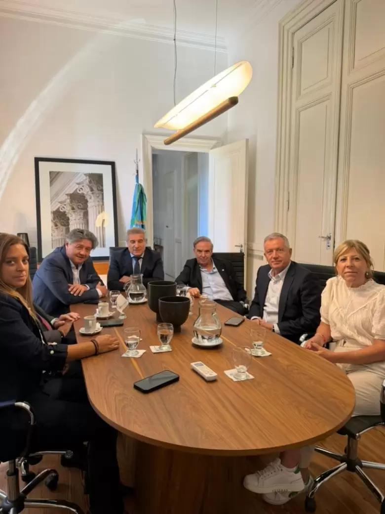 Miguel Ángel Pichetto y Emilio Monzó se reunieron con legisladores bonaerenses alejados de la Casa Rosada