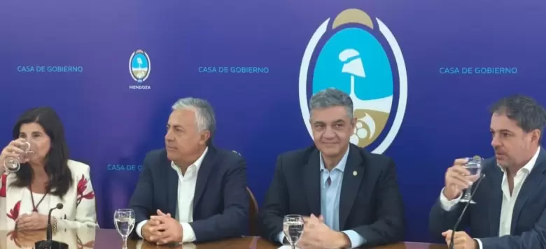 La Ciudad de Buenos Aires y Mendoza acoradron que sus restaurantes se postulen en la Guía Michelin. Del anuncio participaron el gobernador Alfredo Cor