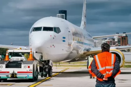 Flybondi al borde del colapso: embargan sus cuentas por $122 millones y solo quedan 2 aviones operando
