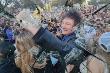 Apoyo que aguanta, desgaste que se acumula: la paradoja política del ajuste