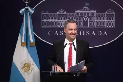 Reformas clave: habilitan venta de tierras a extranjeros y aceleran desalojos de okupas