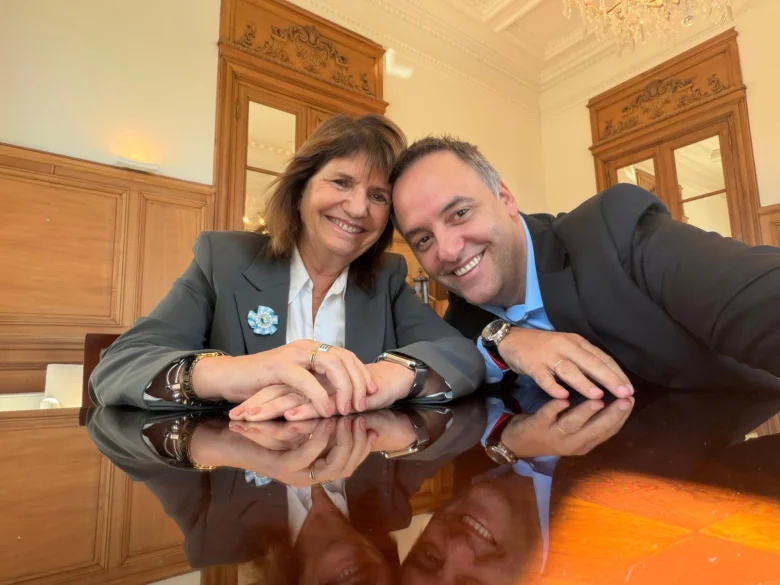 Bullrich y Adorni se mostraron juntos en medio de los escándalos - Adorni