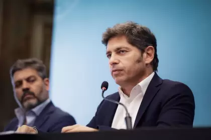 Axel Kicillof acelera su armado con dos ex macristas