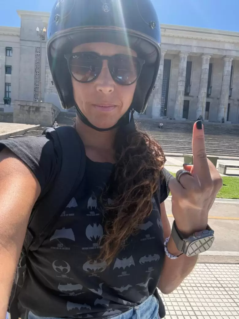 Natalia Volosin a la salida de Comodoro Py, el día de la citación judicial del fiscal Taiano.