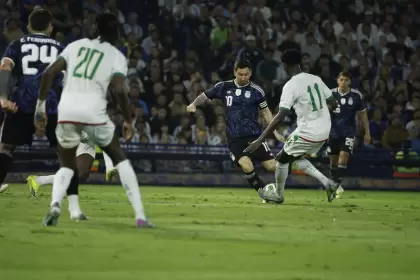 Messi volverá a la titularidad luego de jugar apenas 45 minutos ante Mauritania. (@Argentina)