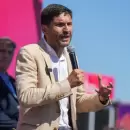 "El modelo de Milei cruje": Maxi Pullaro acelera, apunta al centro y guiño a Macri