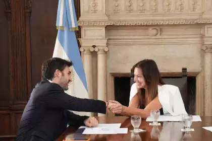 El gobernador Ignacio Torres junto a la ministra Sandra Pettovello