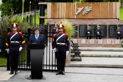 Milei reconoció deuda salarial con las Fuerzas Armadas, reivindicó Malvinas y anunció inversión en defensa