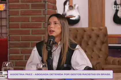 Agostina Páez contó que la mujer de Juan Darthés la abordó en Brasil