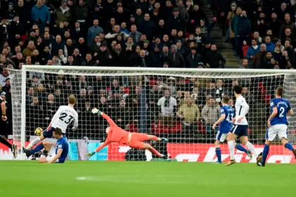 Estrategias para Ajustes en Medio del Partido que Mejoran las Apuestas de Fútbol