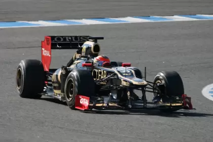 El Lotus E20 fue una máquina sorprendentemente competitiva. Ahora, Colapinto lo traerá a las calles de Buenos Aires.