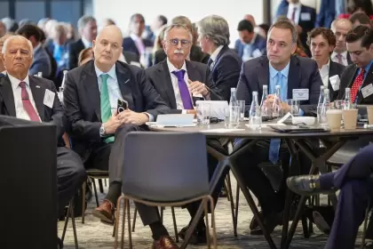Sturzenegger, Lugones y Adorni en la Argentina Week
