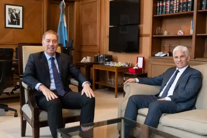 Santilli recibió a Poggi (San Luis) en la Casa Rosada