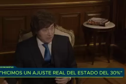 Milei escala contra la prensa, blinda a funcionarios y ratifica su plan económico