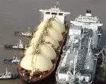 Argentina gana terreno relativo por su menor exposición a conflictos geopolíticos, pero sigue condicionada por la incertidumbre fiscal y monetaria.