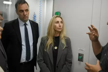 Karina Milei se mueve en un momento crítico y elige un destino de alto peso económico