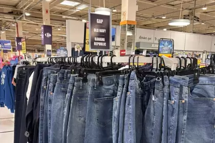 Carrefour suma indumentaria de marcas internacionales: sucursales y precios