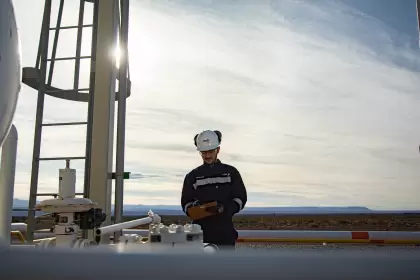 El conflicto en Medio Oriente reconfigura por completo la hoja de ruta energética global y posiciona a Vaca Muerta, según la consultora.