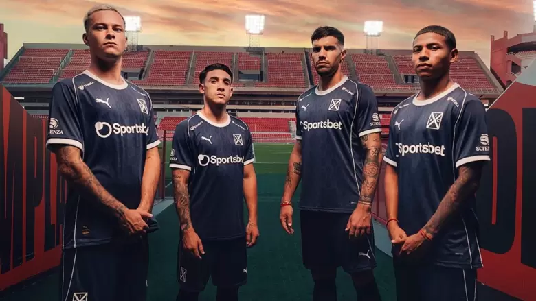 Independiente presentó su tercera camiseta para la temporada 2026