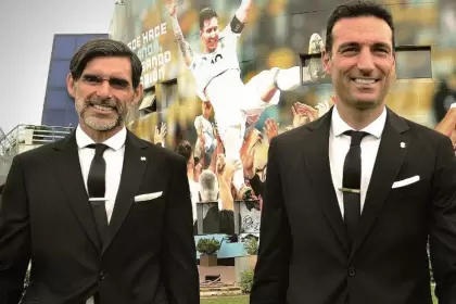 Roberto Ayala y Lionel Scaloni, pilares del cuerpo técnico argentino